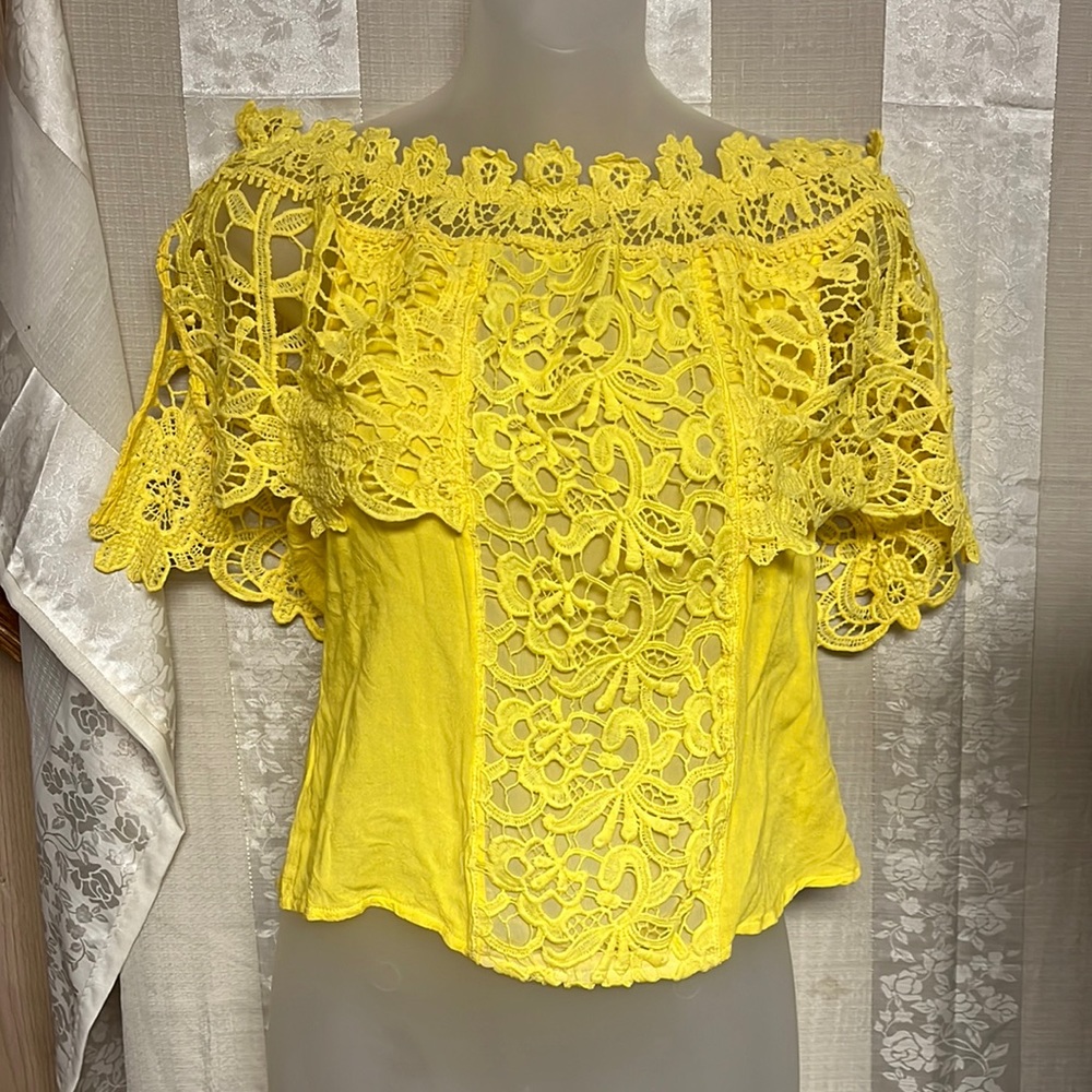 Crop Top Off The Shoulder Yellow Lace Zip side Jr. Size Med PASTEL